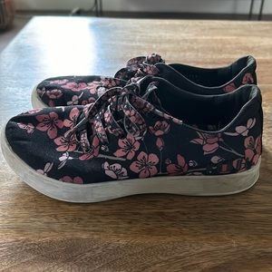 NoBull Canvas Trainer - Floral